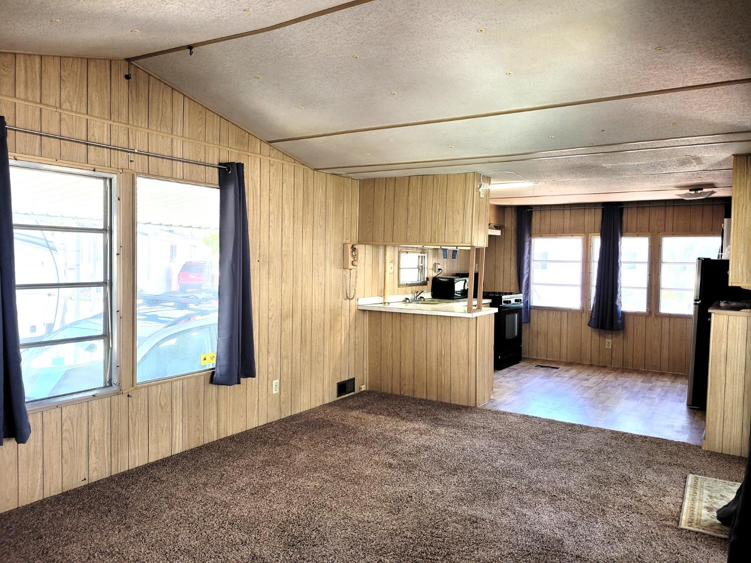 Photo 4 of 15 of 902 Del Paso Boulevard 85 mobile home