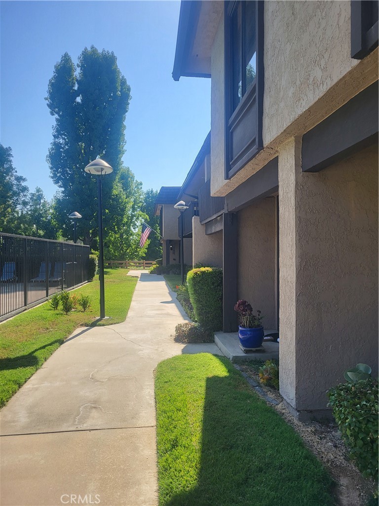 Photo 2 of 13 of 730 Knollwood Lane townhome