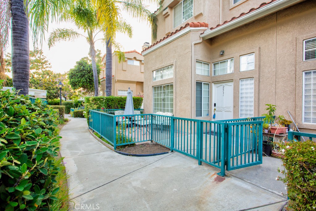 Photo 5 of 25 of 251 S San Dimas Canyon Road townhome