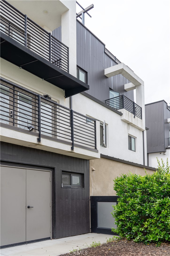 Photo 5 of 28 of 519 W Newby Avenue C townhome