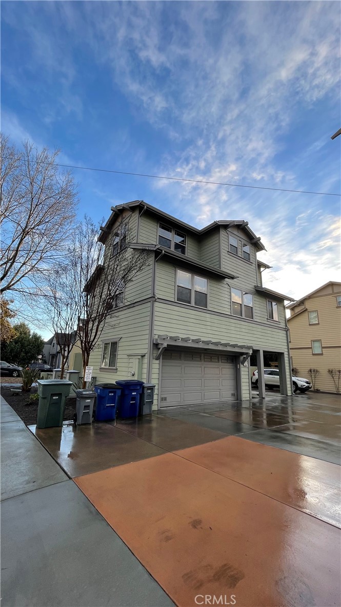 Photo 1 of 10 of 405 Superior Avenue townhome