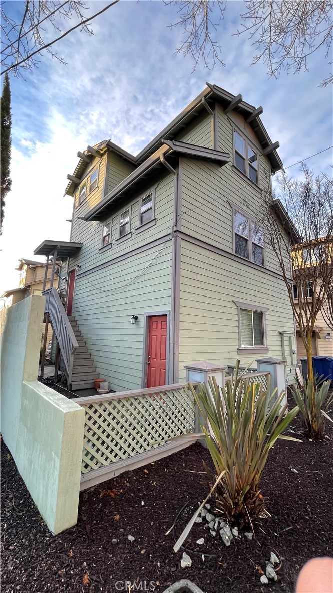 Photo 2 of 10 of 405 Superior Avenue townhome