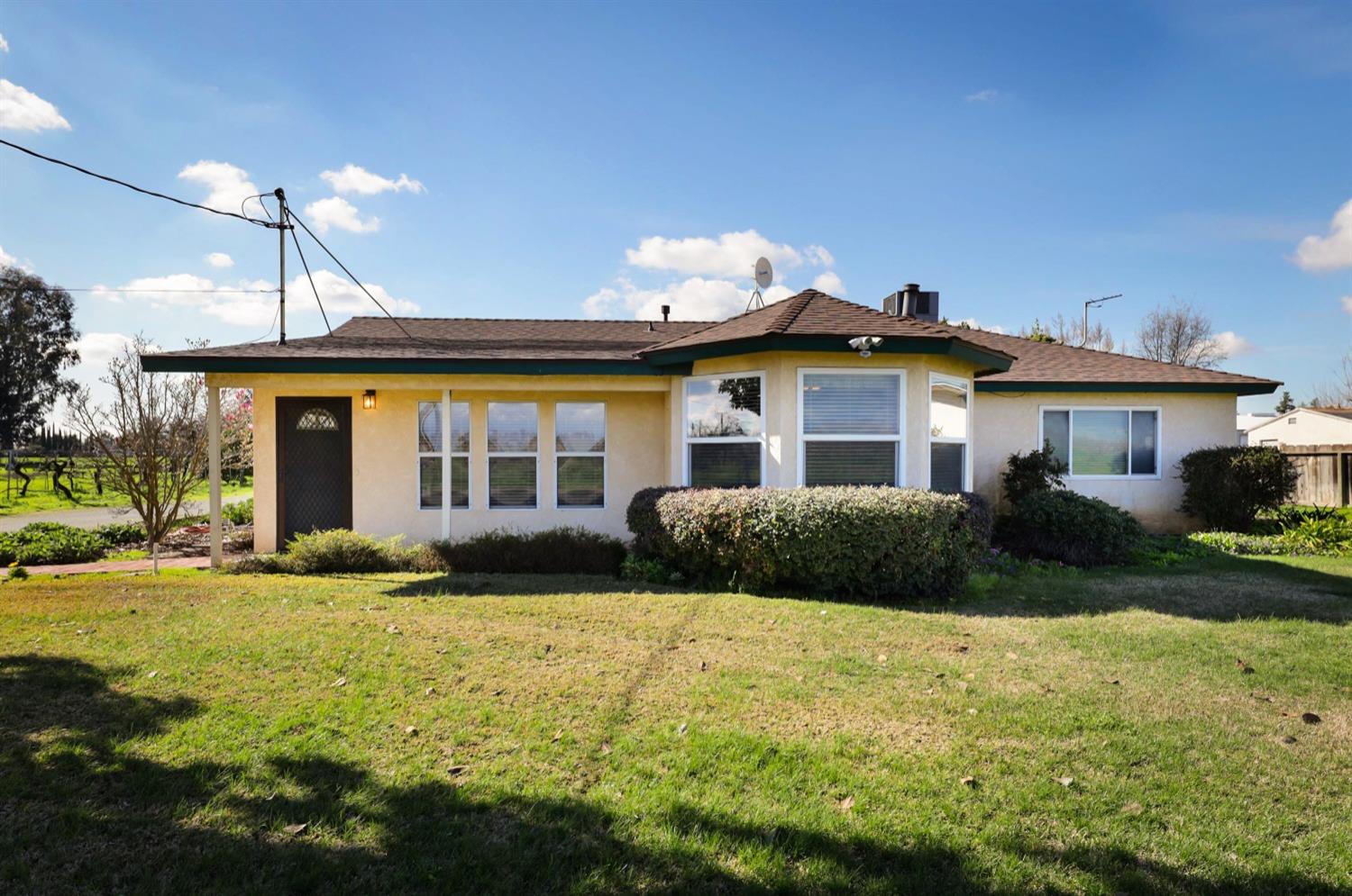 Photo 2 of 41 of 2383 N Greenwood Avenue house