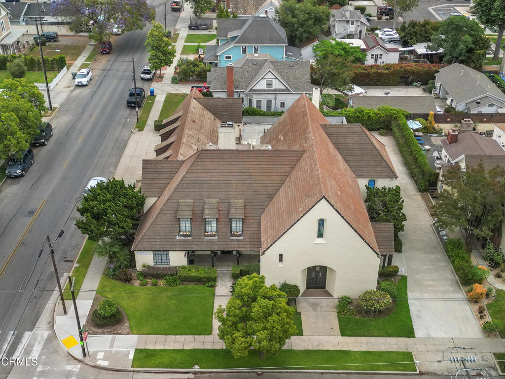 Photo 12 of 13 of 738 E Santa Paula Street property