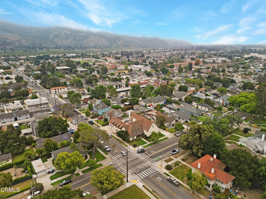 Photo 13 of 13 of 738 E Santa Paula Street property