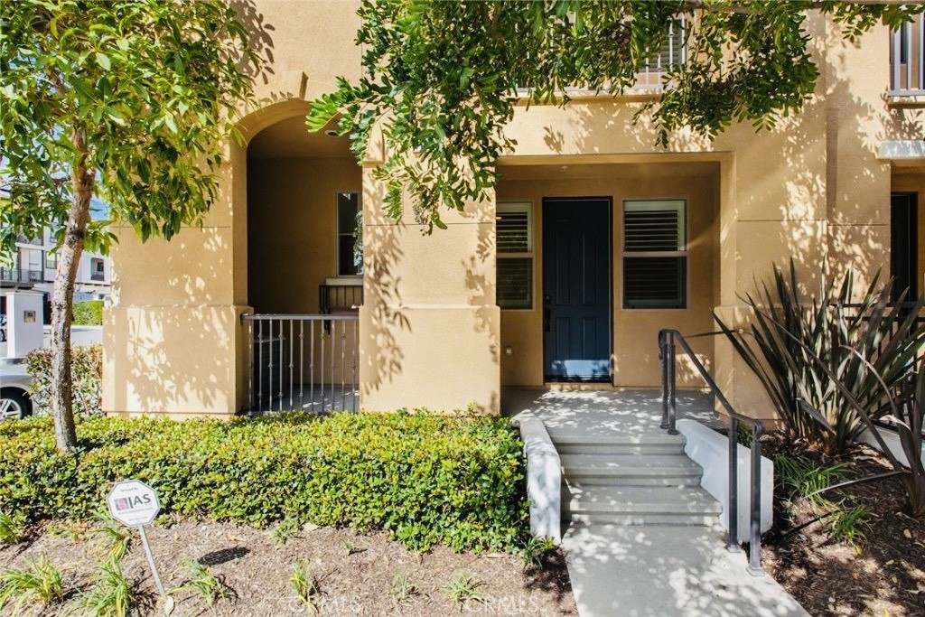 Photo 3 of 6 of 1856 Orizaba Avenue townhome