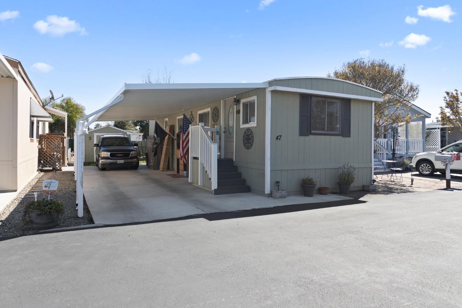 Photo 4 of 22 of 3431 N Cherryland Rd 47 mobile home