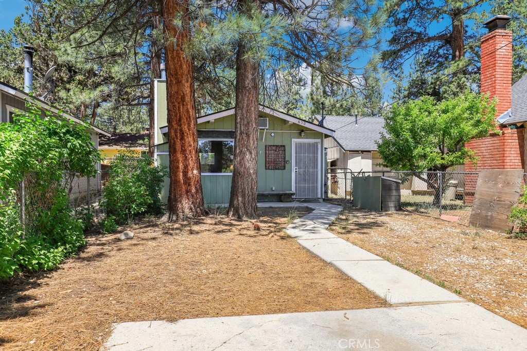 Photo 3 of 20 of 650 San Bernardino Avenue house