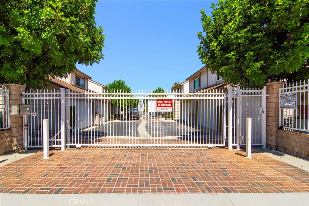 Photo 24 of 27 of 18319 Collins Street 3 townhome