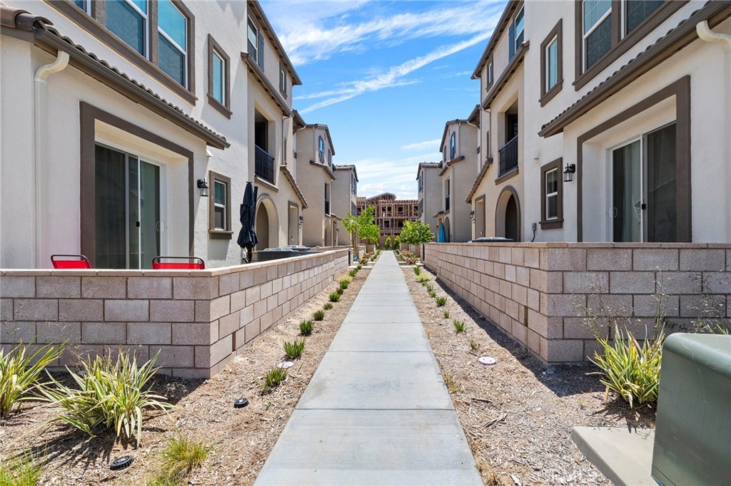 Photo 15 of 39 of 40647 Melrose Drive townhome