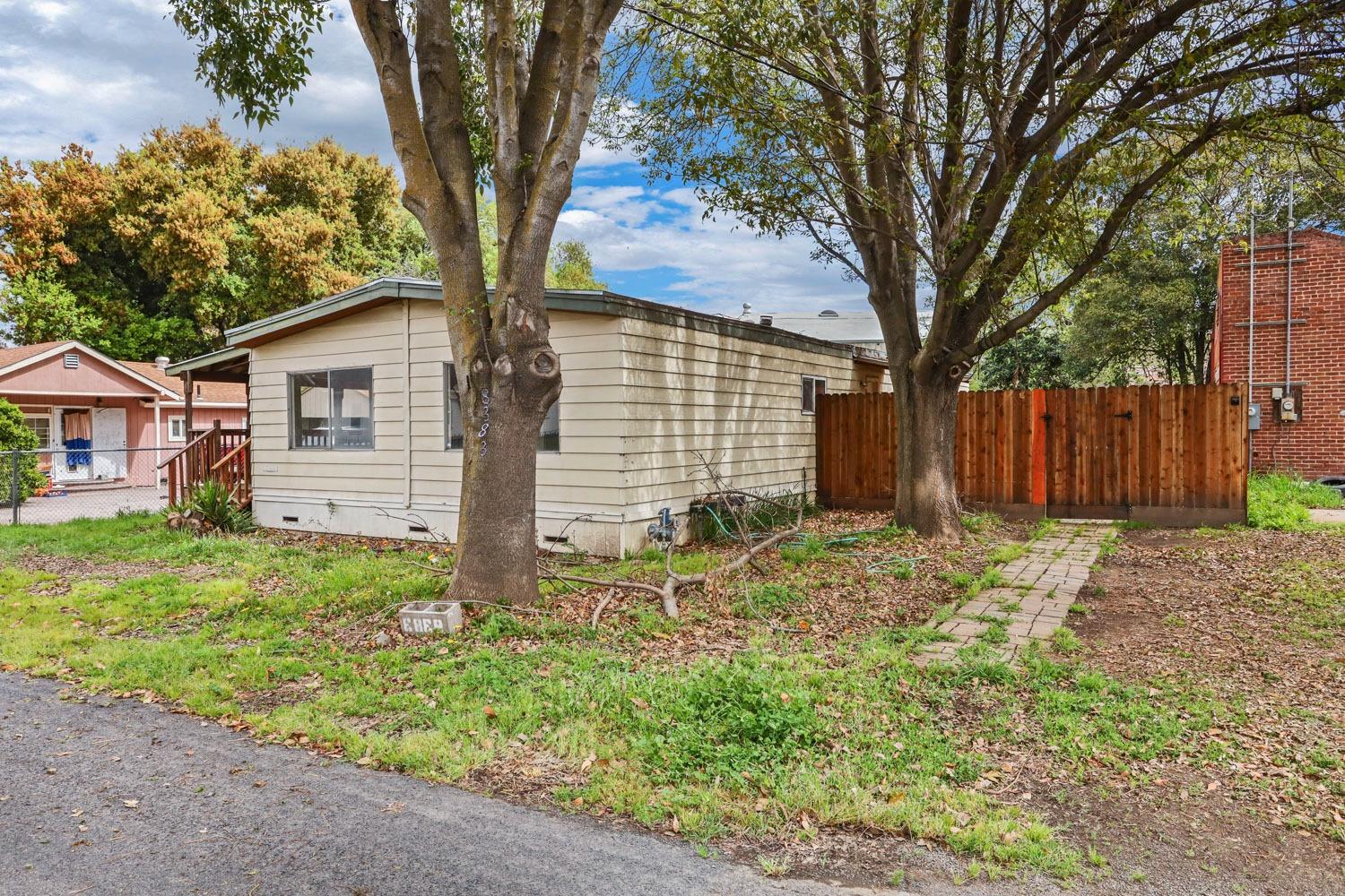 Photo 6 of 50 of 8383 W Stockton Street mobile home