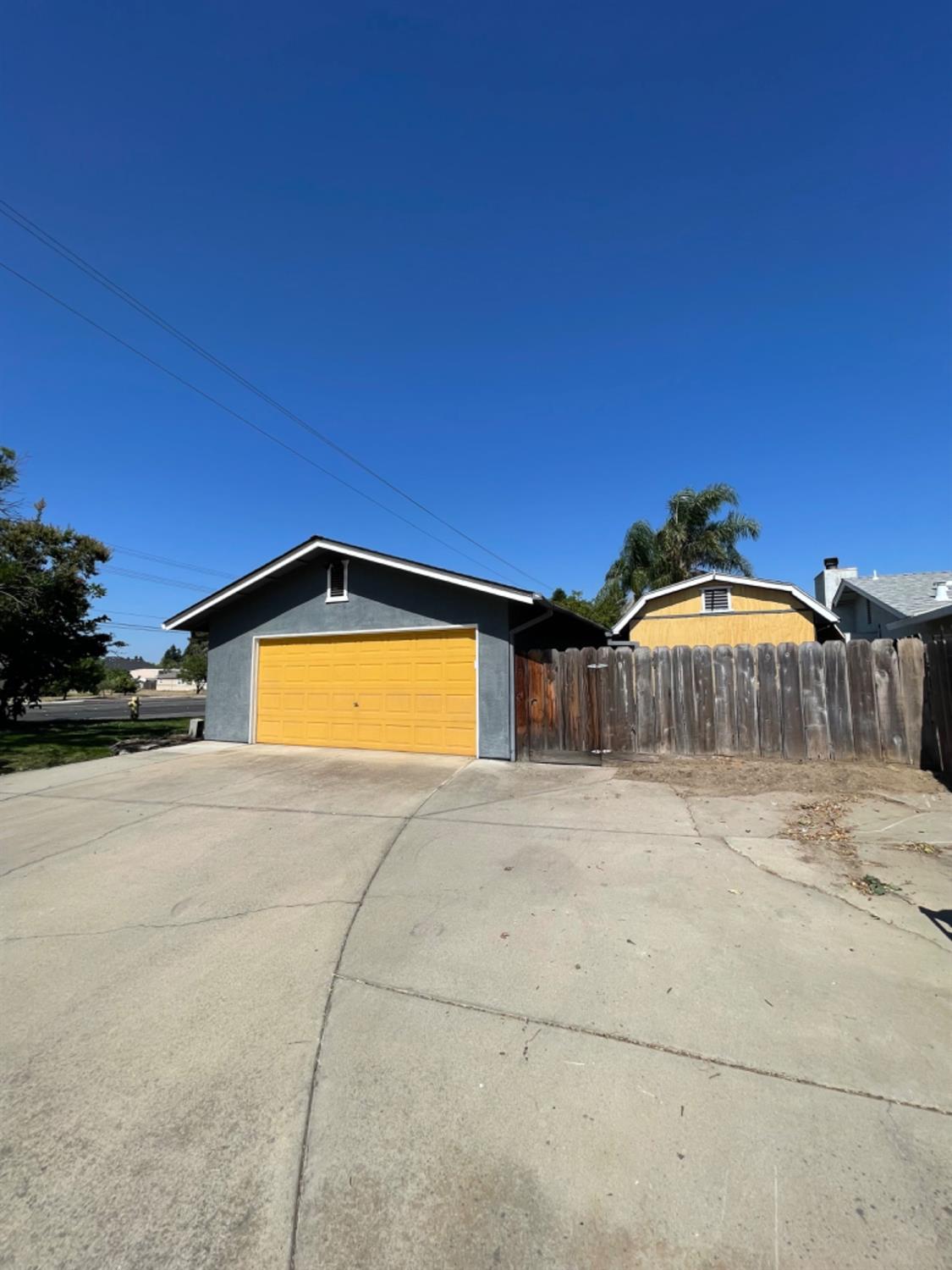 Photo 4 of 36 of 1200 E Monte Vista Avenue house