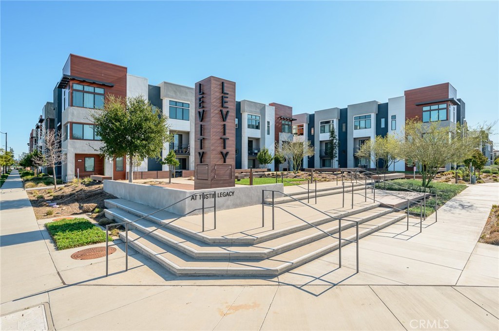 Photo 1 of 39 of 215 Waypoint townhome