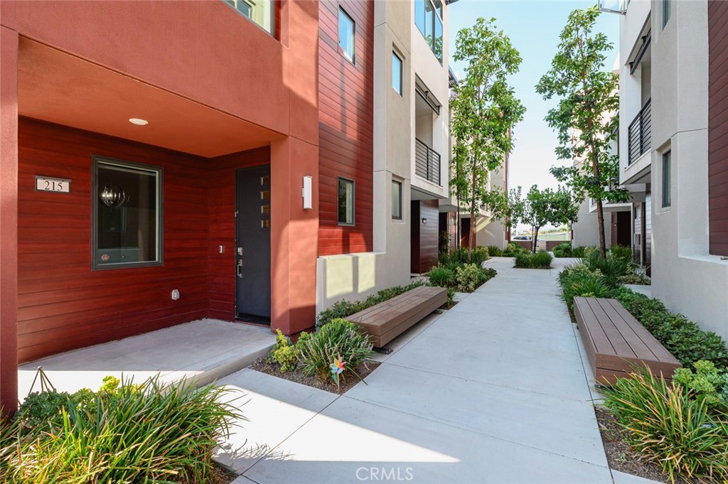 Photo 6 of 39 of 215 Waypoint townhome