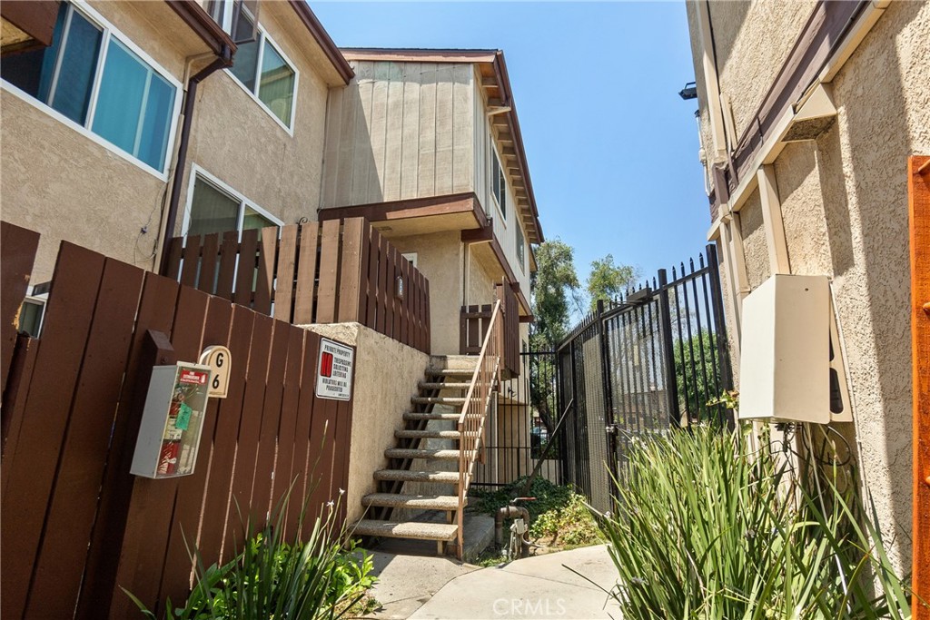 Photo 3 of 33 of 7320 Lennox Avenue G5 townhome