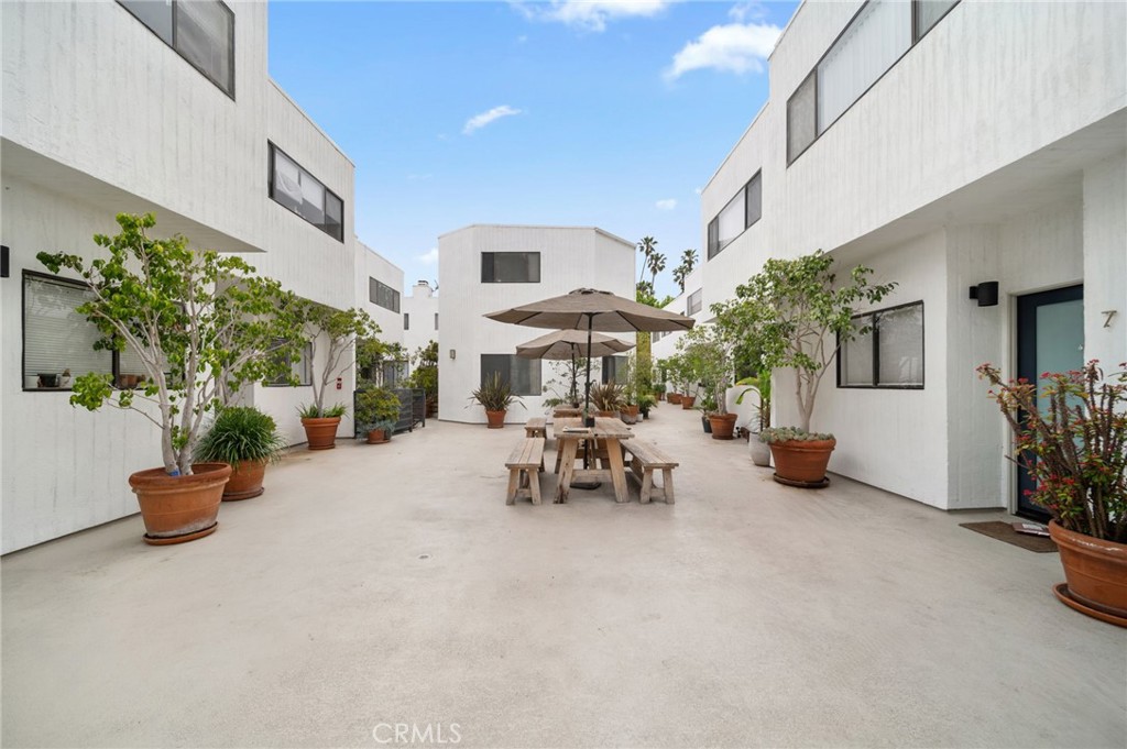 Photo 29 of 36 of 2500 Abbot Kinney Boulevard 5 condo