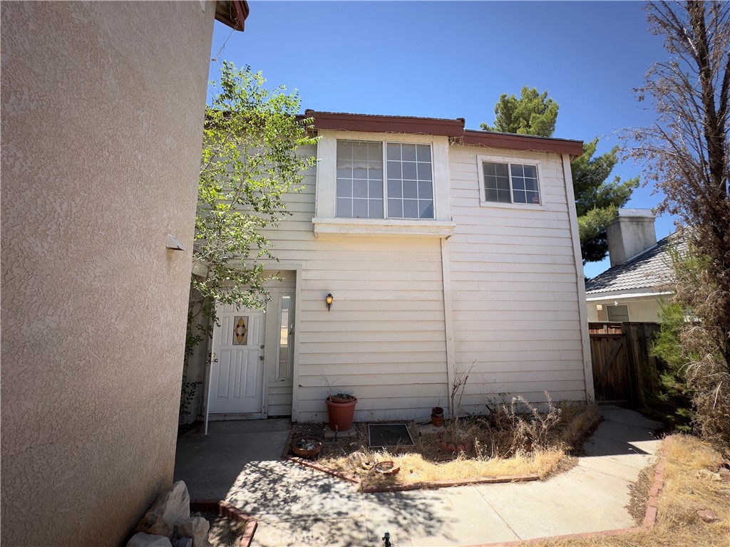 Photo 2 of 11 of 15509 Ventura Lane house