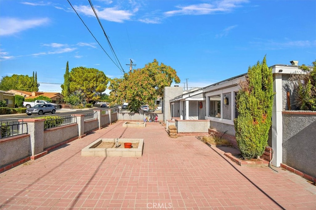 Photo 2 of 26 of 16696 Forrest Avenue house