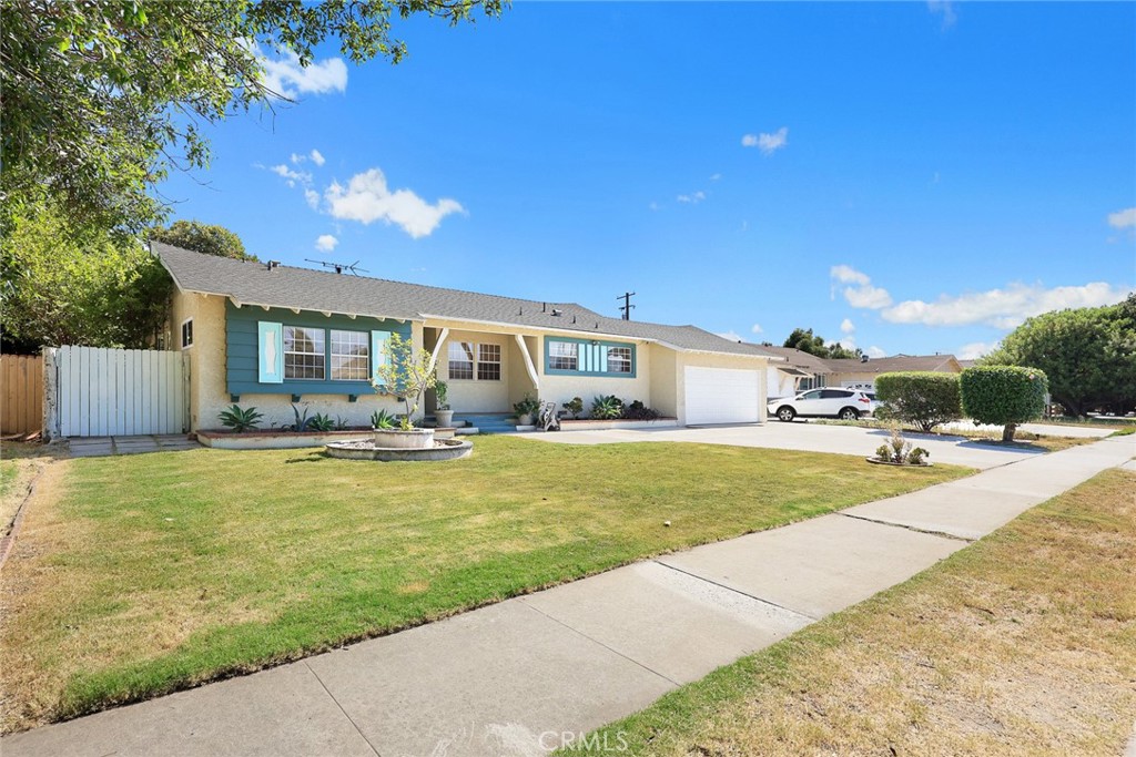 Photo 6 of 68 of 832 E Merced Avenue house