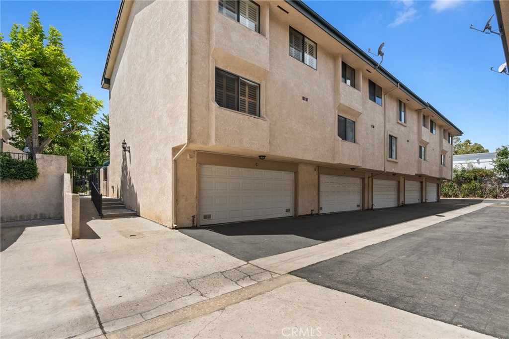 Photo 23 of 26 of 7137 Shoup Avenue 26 townhome