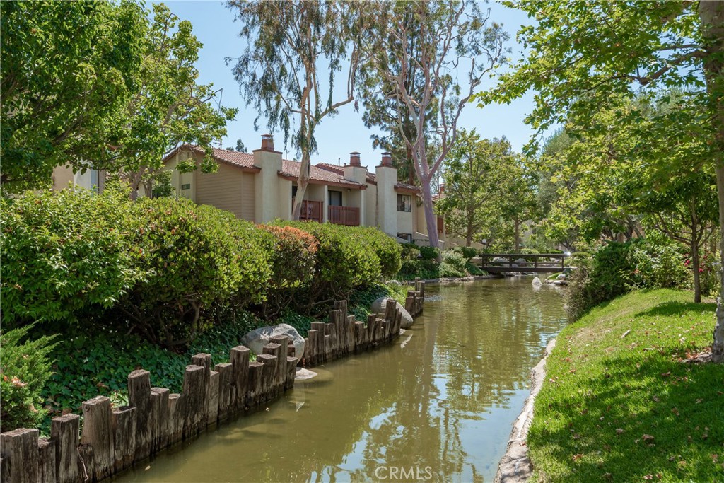 Photo 2 of 32 of 21551 Burbank Boulevard 97 townhome