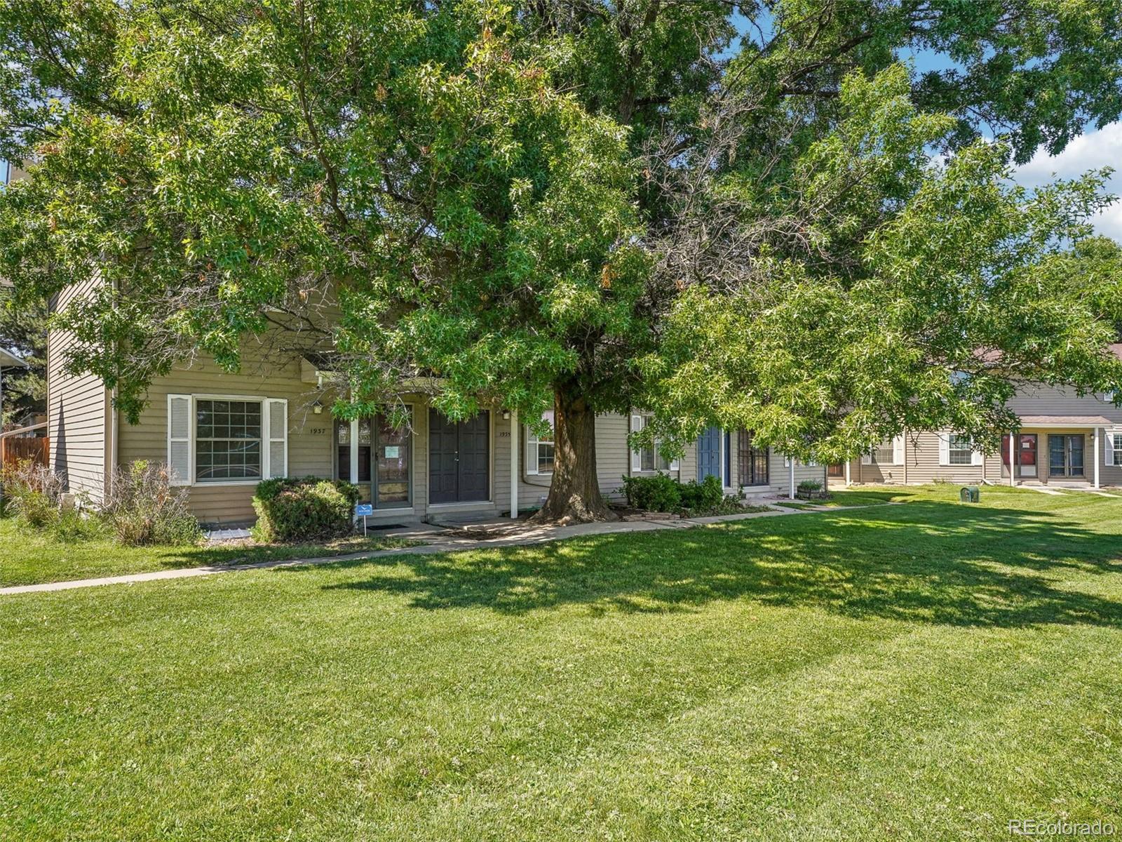 Photo 1 of 34 of 1935 S Peoria Street townhome