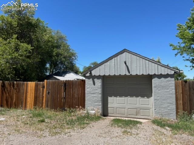 Photo 2 of 3 of 1035 E Vermijo Avenue house