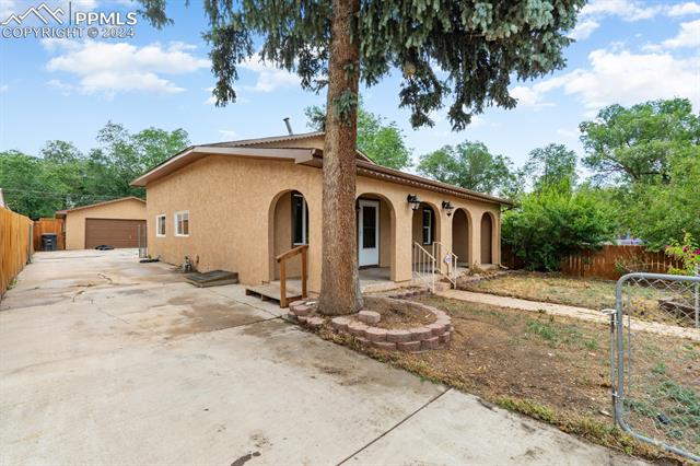 Photo 1 of 26 of 1010 Arch Street house