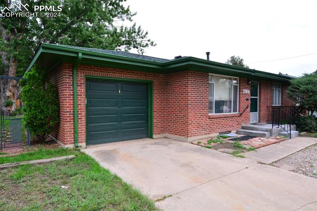 Photo 3 of 37 of 2931 Illinois Avenue house