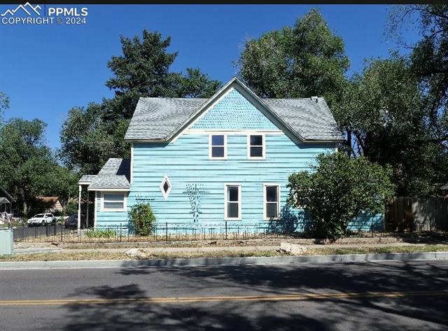 Photo 3 of 27 of 3002 W Pikes Peak Avenue house