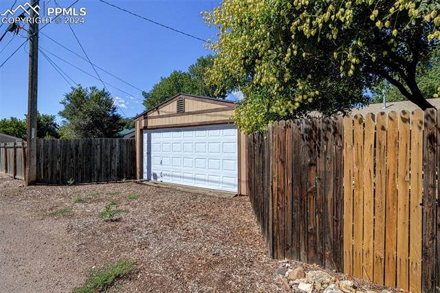 Photo 6 of 7 of 2411 N Meade Avenue house