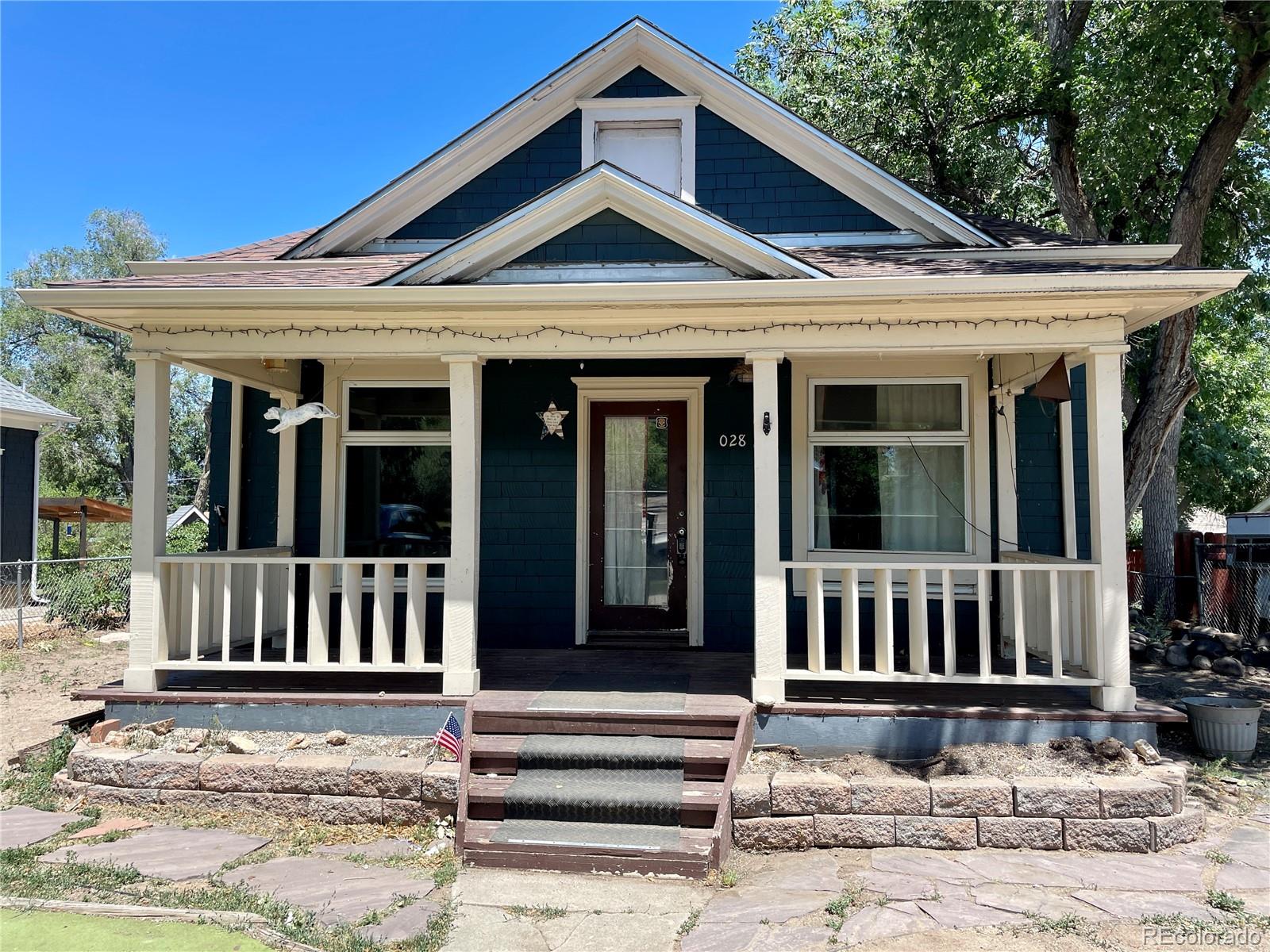 Photo 2 of 19 of 1028 E Costilla Street house