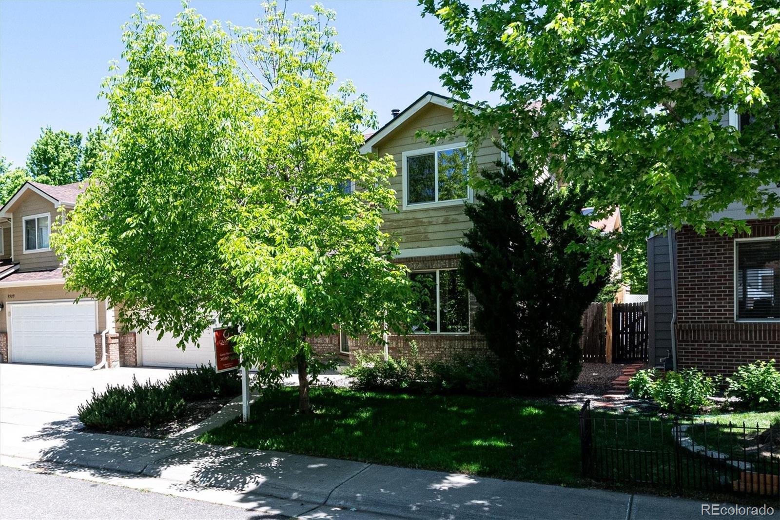 Photo 3 of 27 of 9519 E Iowa Circle townhome