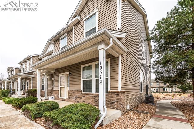 Photo 2 of 3 of 10572 Wells Point townhome