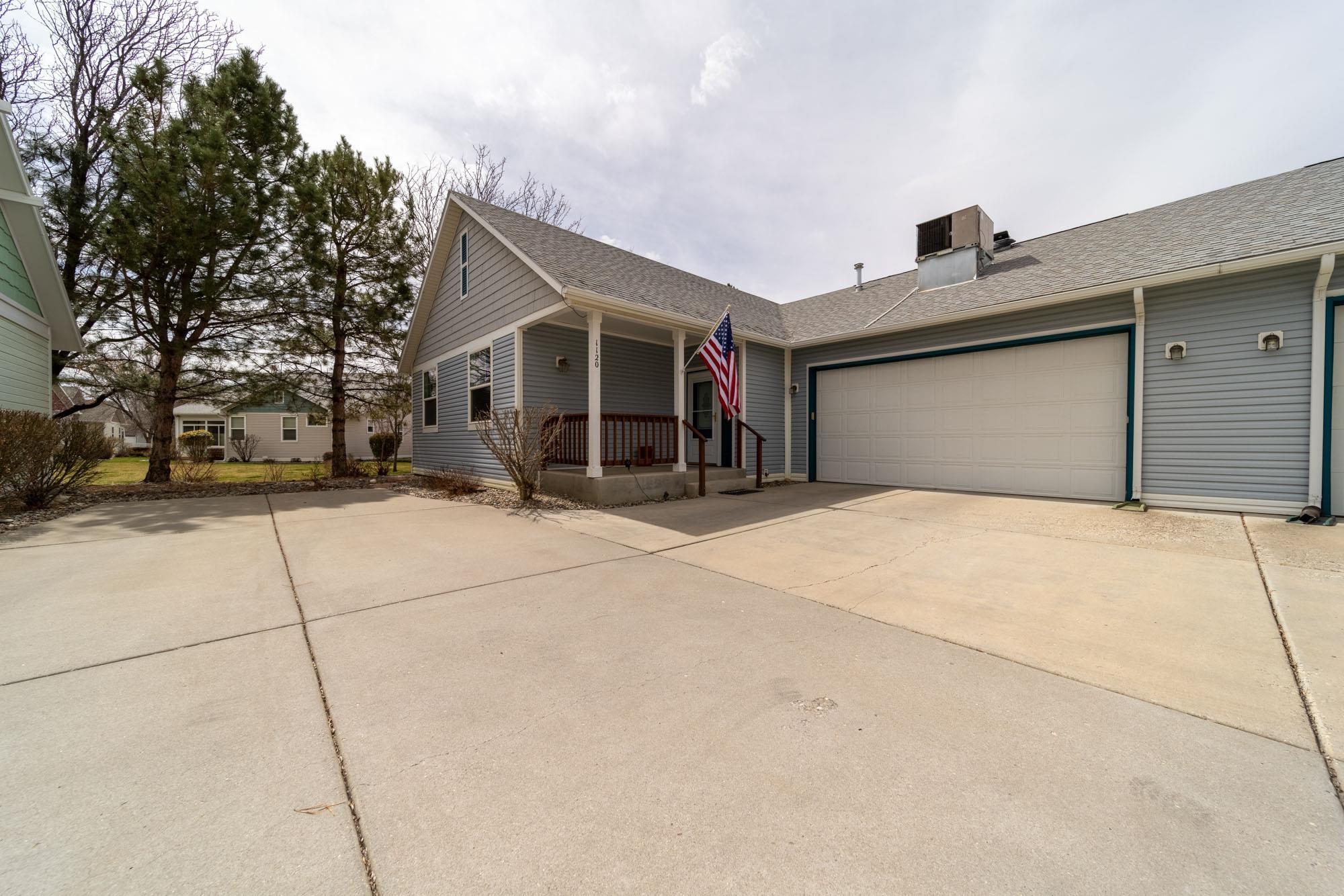 Photo 1 of 26 of 1120 Primrose Lane townhome