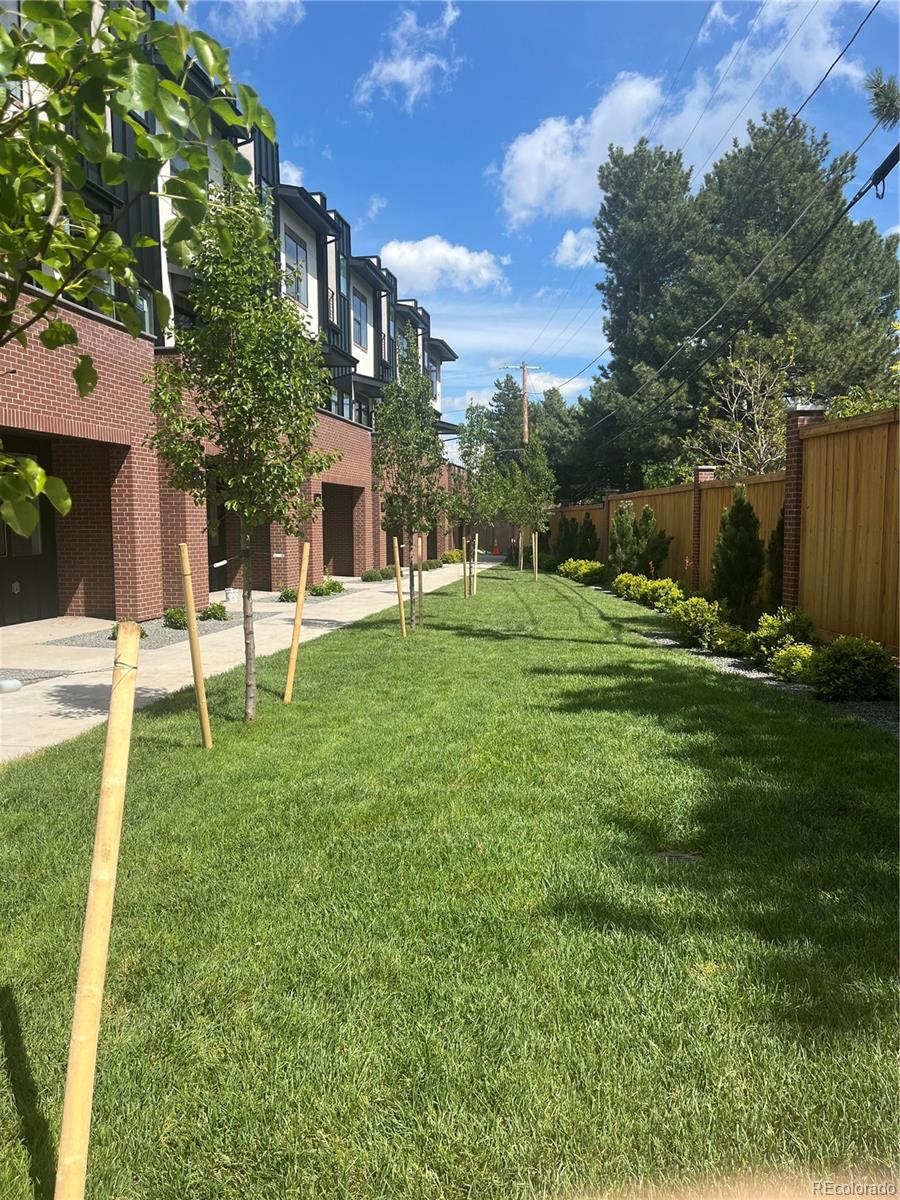 Photo 3 of 11 of 2164 Applewood Drive townhome