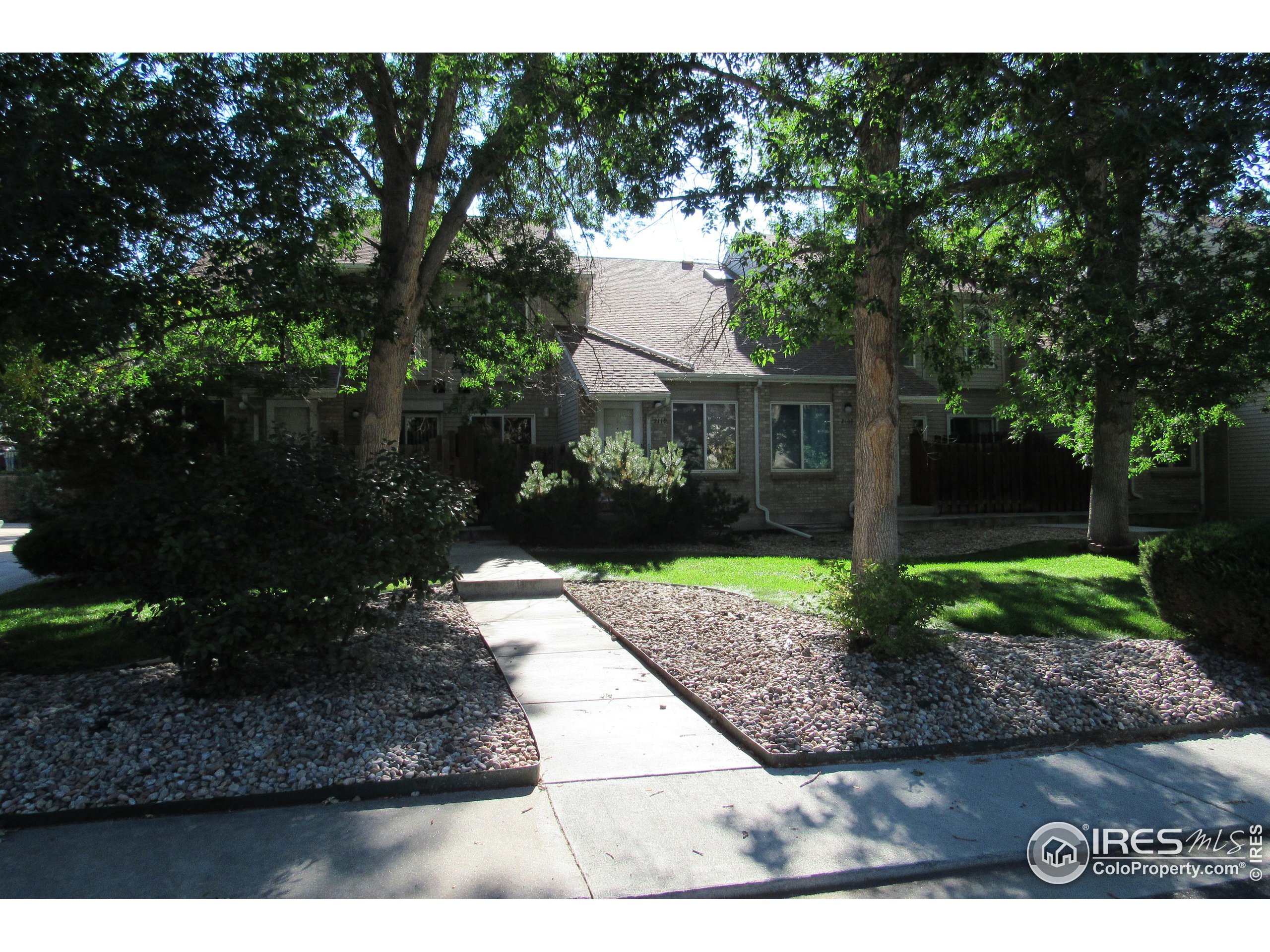 Photo 2 of 13 of 2110 Meadow Ct townhome