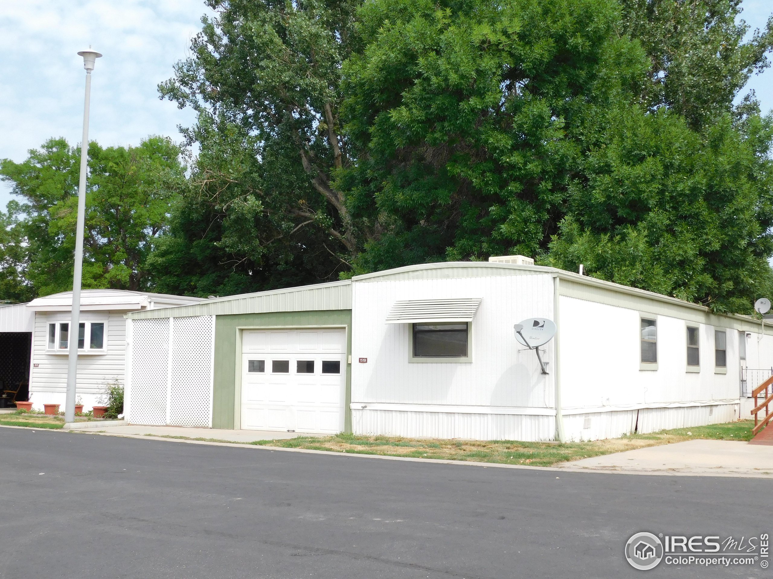 Photo 1 of 26 of 1519 Sunset Pl mobile home