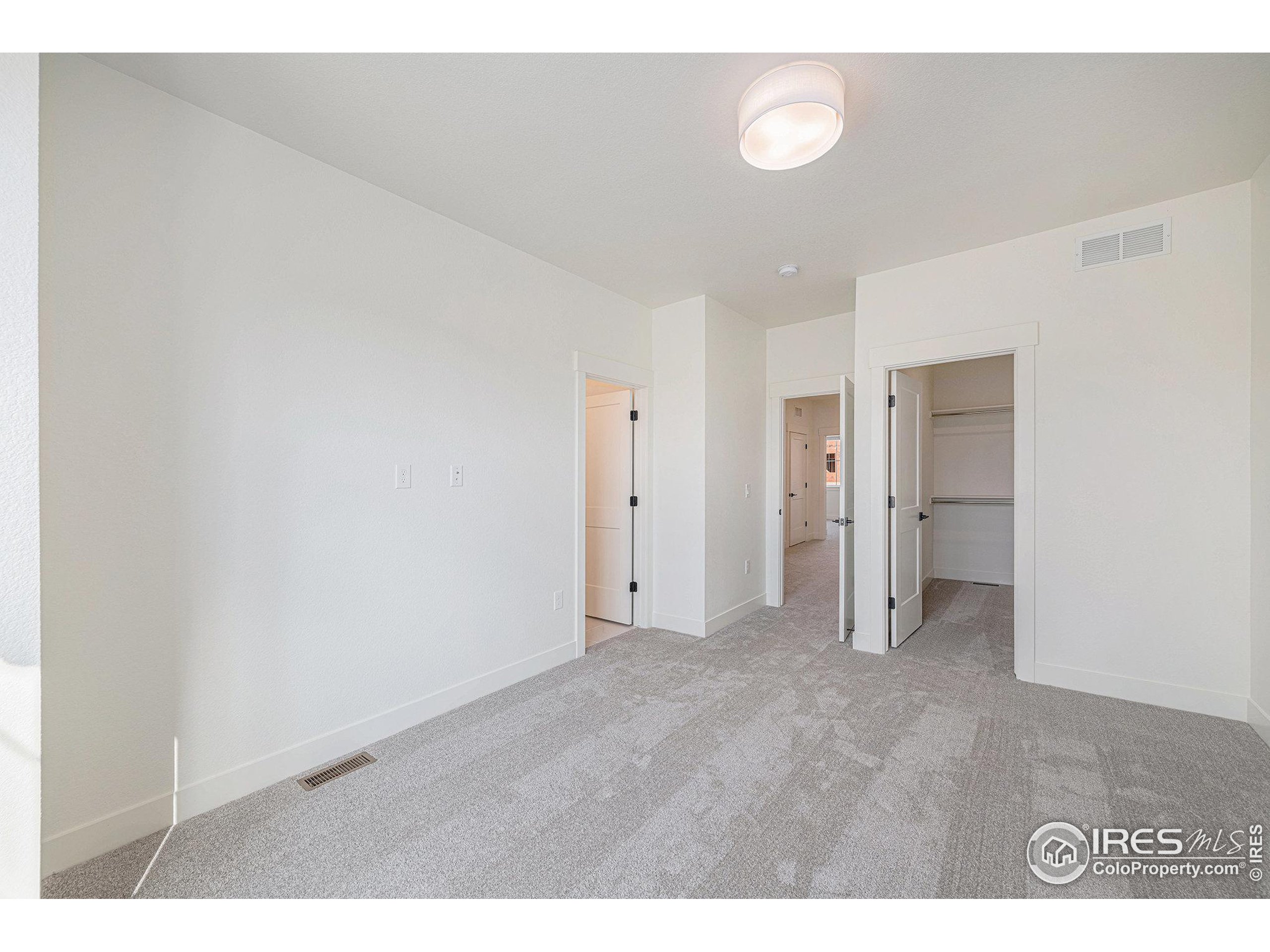 Photo 9 of 21 of 5057 Zamara St townhome