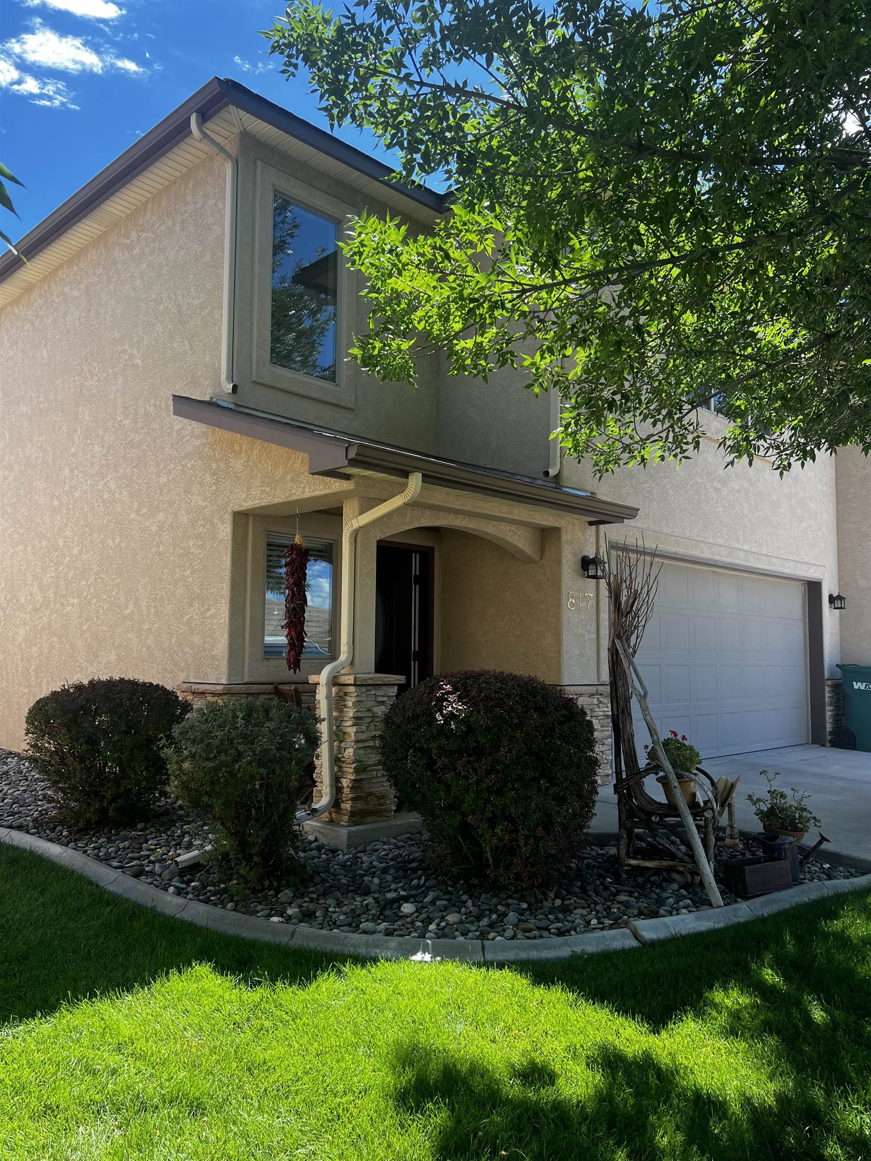 Photo 1 of 1 of 817 Montclair Drive townhome