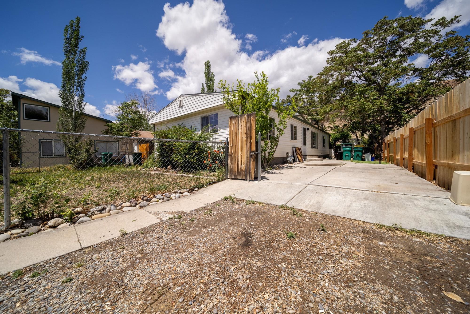 Photo 1 of 26 of 428 W 4th Street house