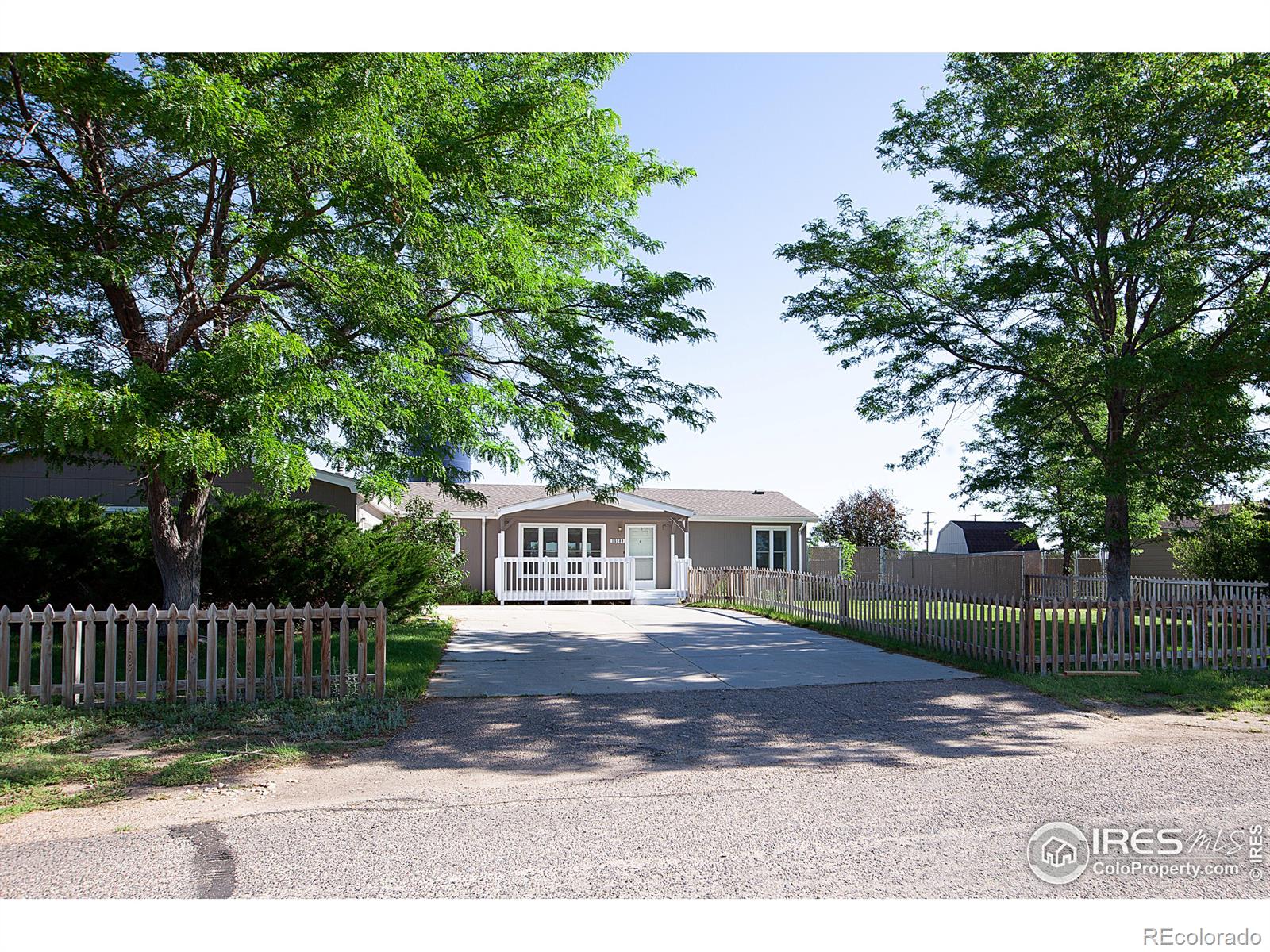 Photo 4 of 40 of 15509 Deerfield Street house