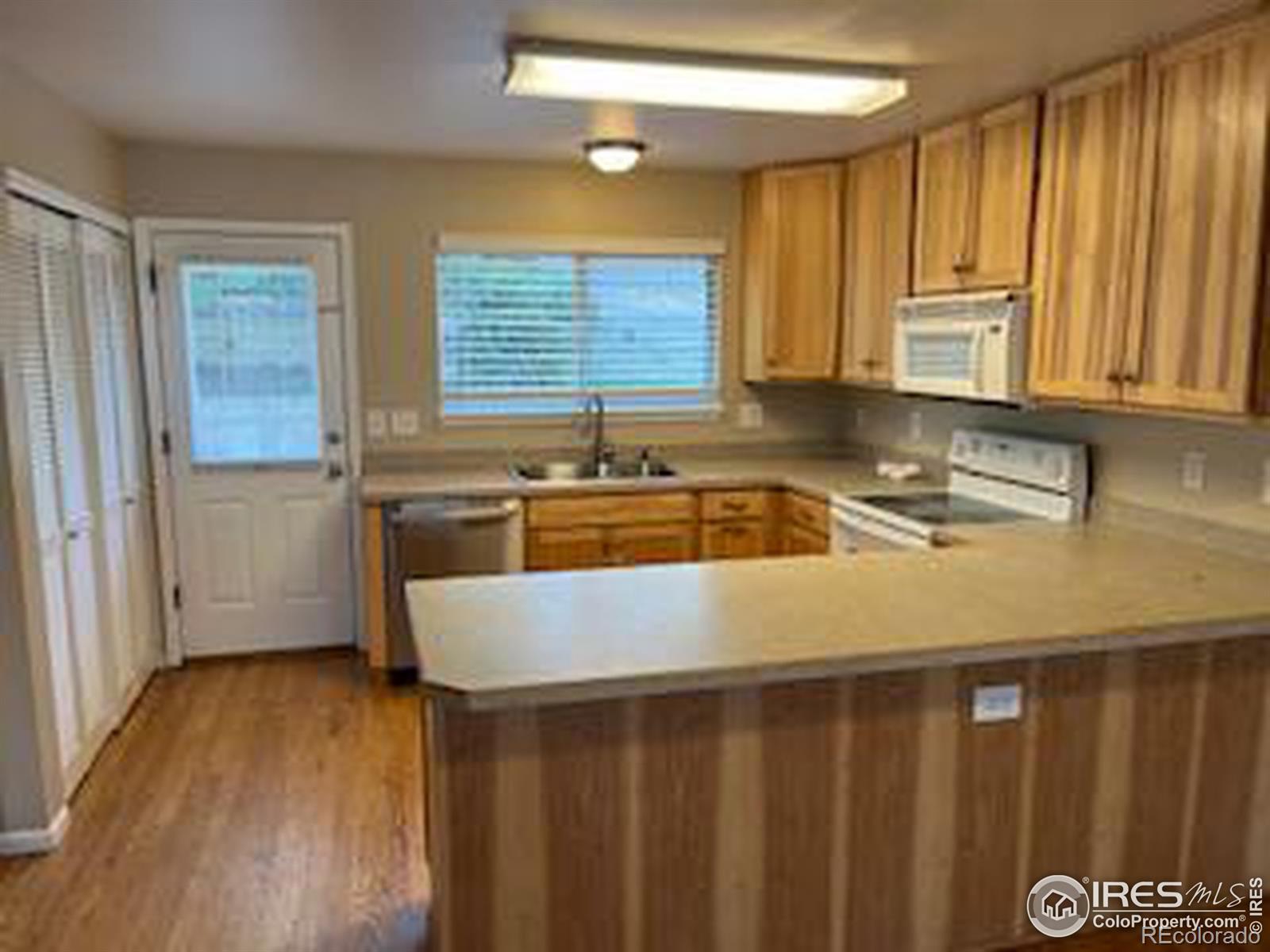 Photo 3 of 14 of 3006 W 107th Place D condo