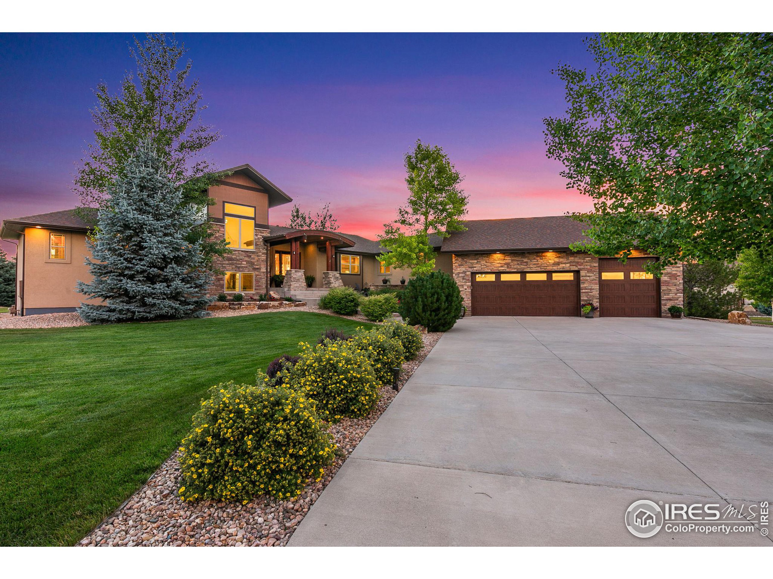 Photo 2 of 40 of 8731 Longs Peak Cir house