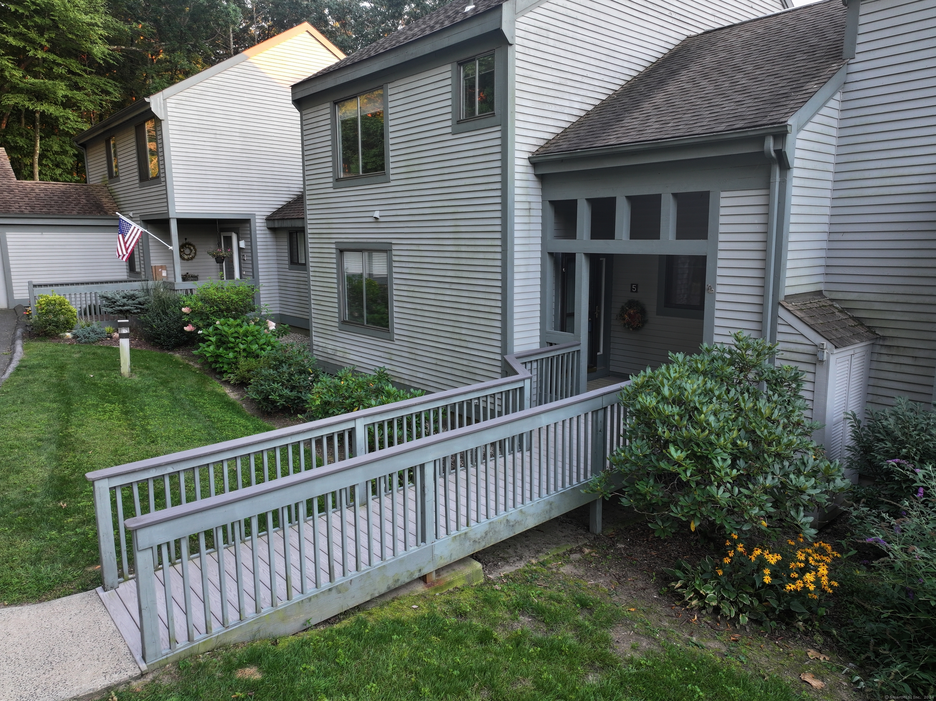 Photo 3 of 40 of 5 Fieldstone Lane 5 townhome