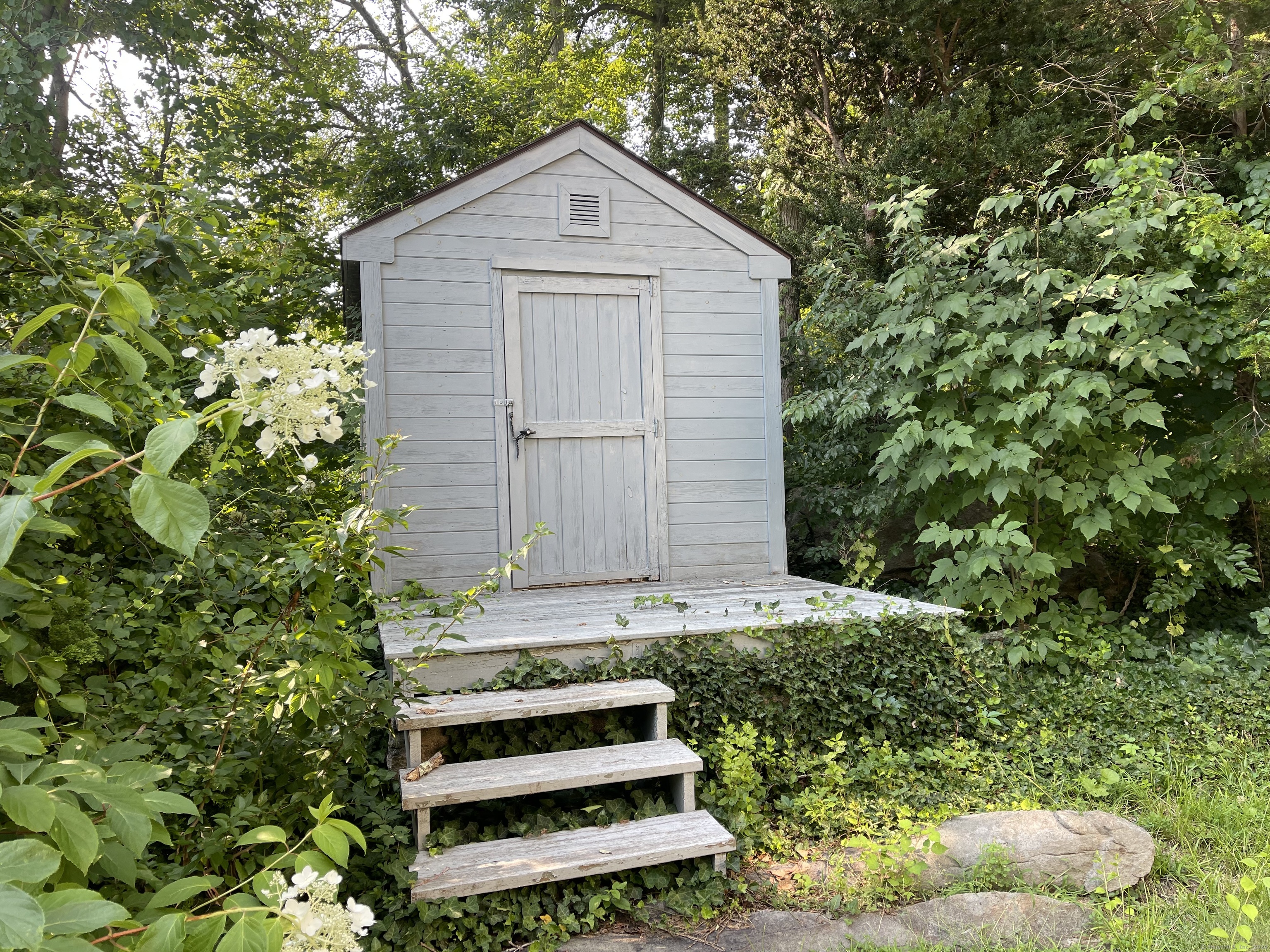 Photo 22 of 36 of 70 Thimble Island Road house