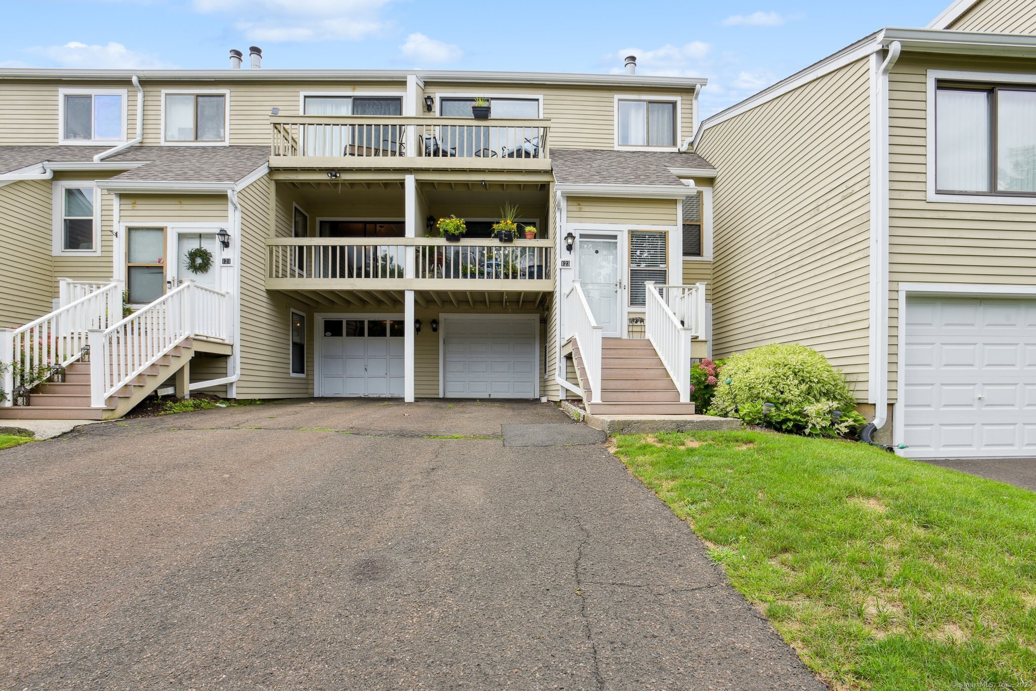 Photo 1 of 34 of 123 Peddlars Drive 123 townhome