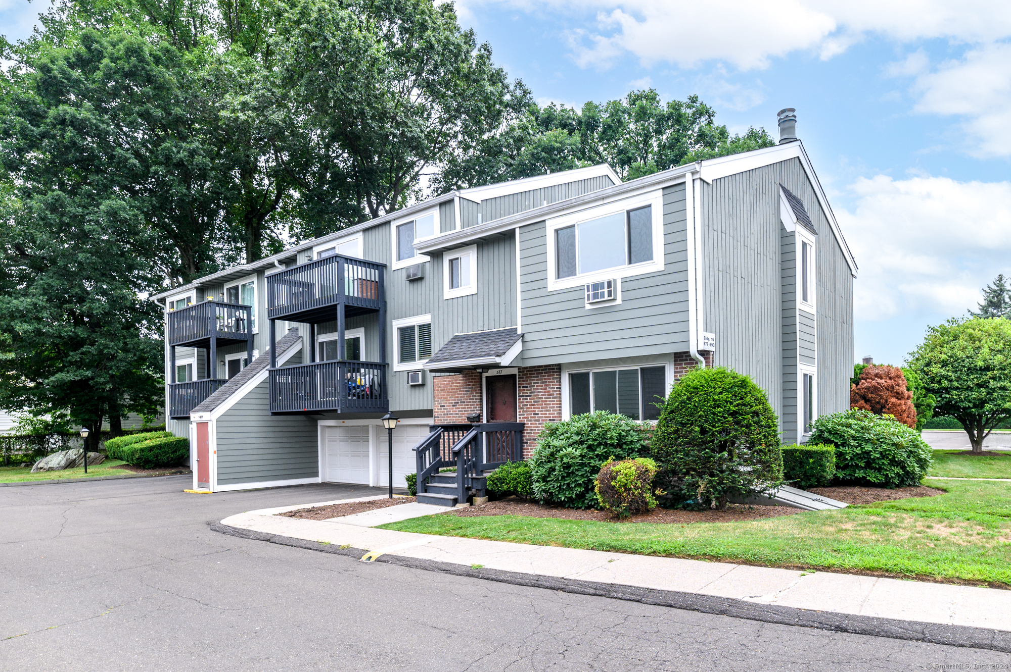 Photo 1 of 16 of 577 Glendale Avenue 577 townhome