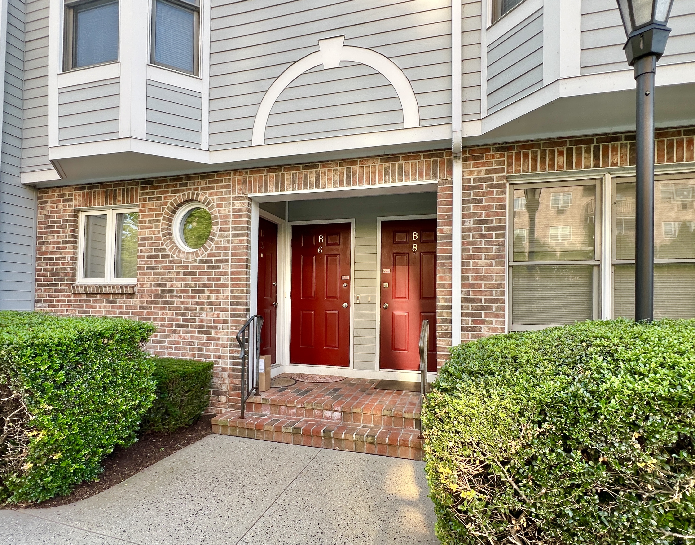 Photo 1 of 24 of 2612 North Avenue B6 townhome