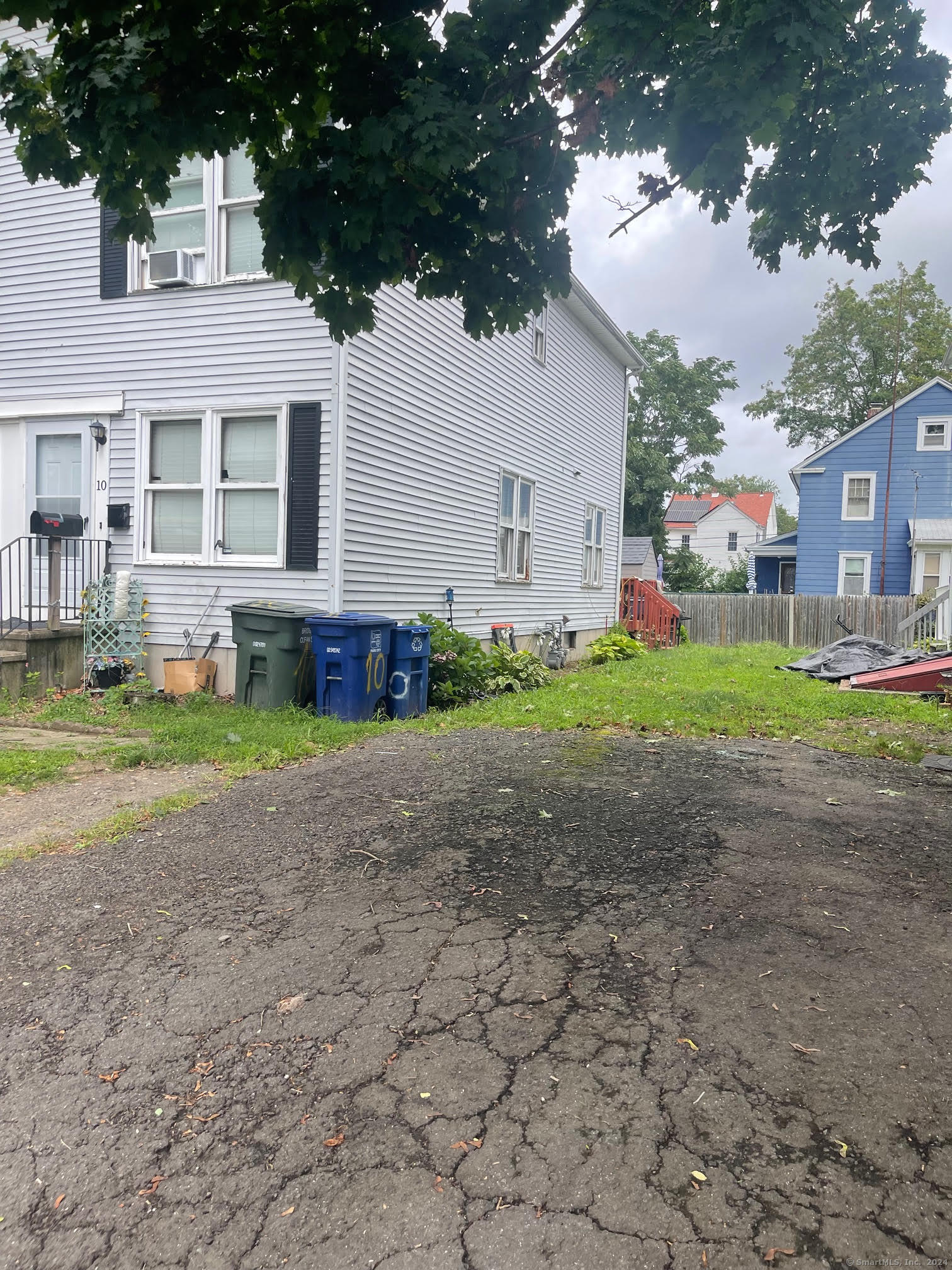 Photo 3 of 4 of 10 Arcadia Avenue house